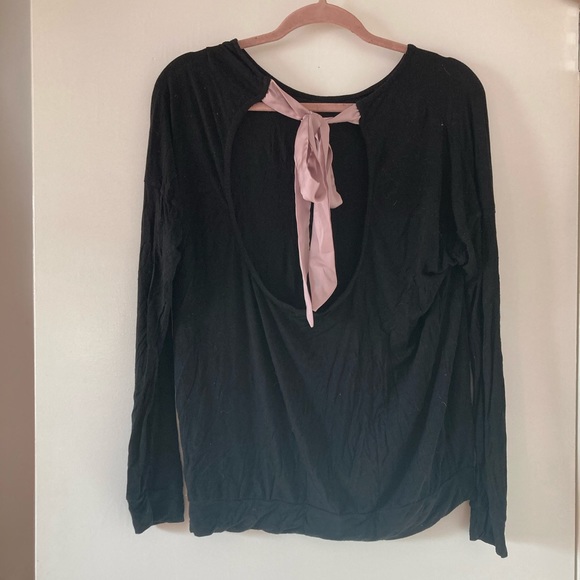 AdoreMe black long sleeved shirt with ribbon back - Picture 1 of 4